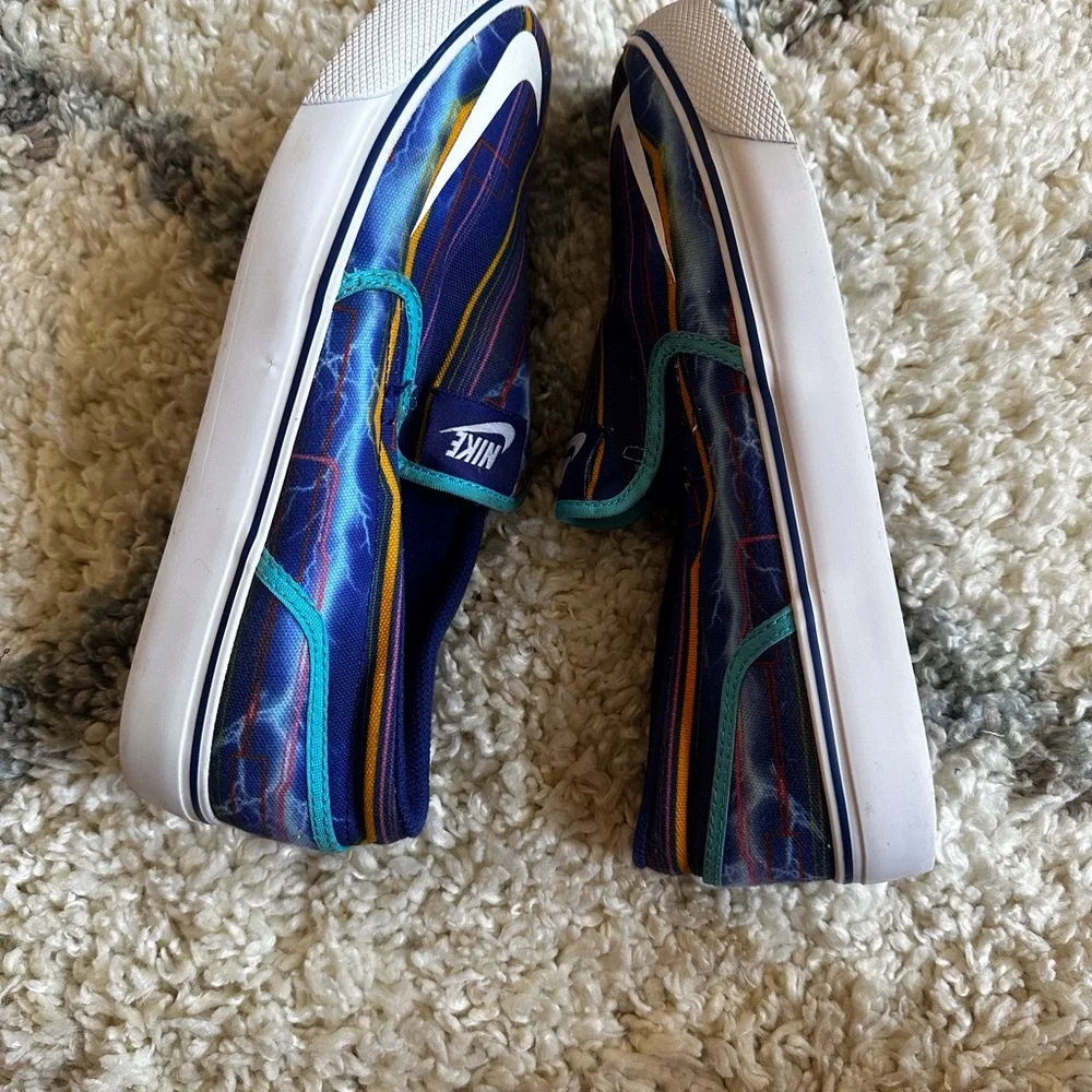 Nike Kids Slip-On Sneakers 6.5Y in Navy with Teal Trim and Multicolor Lightning